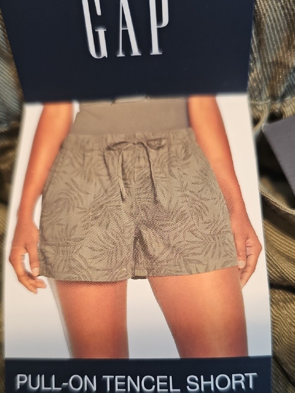GAP Olive Pull-On Tencel Shorts with Leaf Print